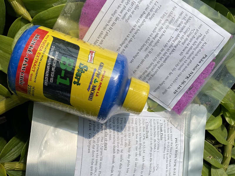 combo-phan-bon-la-cho-hoa-lan-grow-more-va-npk-2